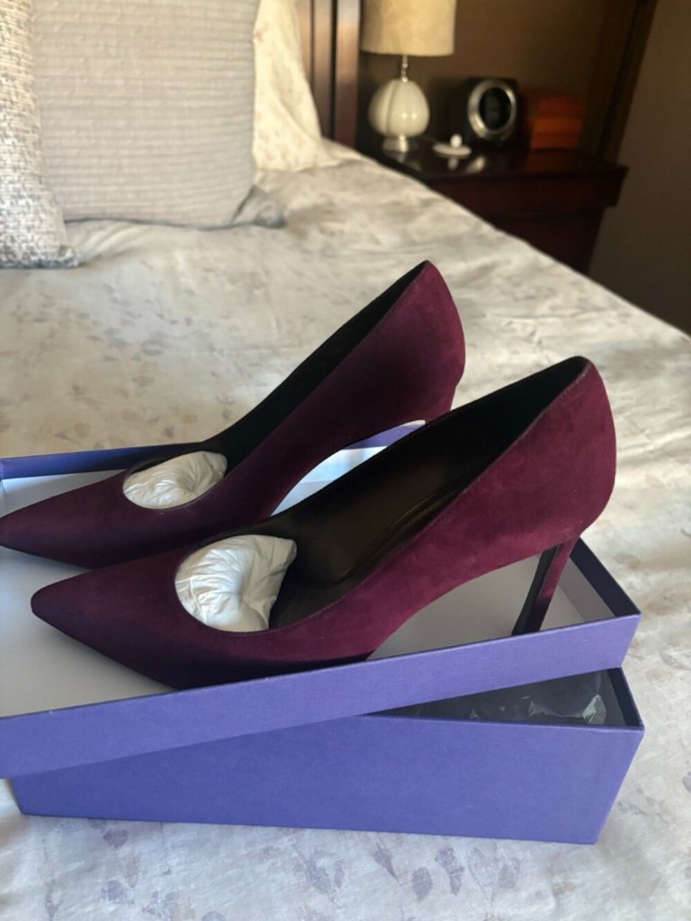 STUART WEITZMAN burgundy suede pointed toe heels - Picture 3 of 8